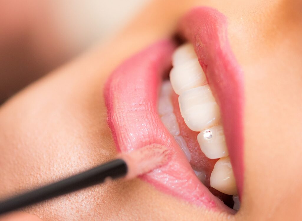 lipstick 1942172 1280