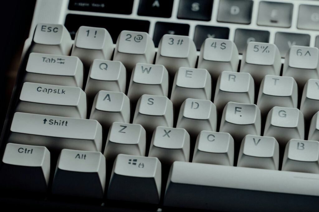 Mastering Keyboard Layout Identification: The Ultimate Guide to Physical Standards, Logical Arrangements, and Form Factors