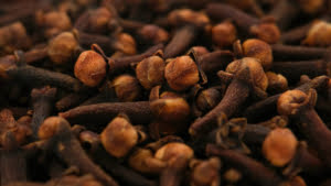 Exploring the Potential Health Benefits of Cloves: From Antioxidants to Oral Care
