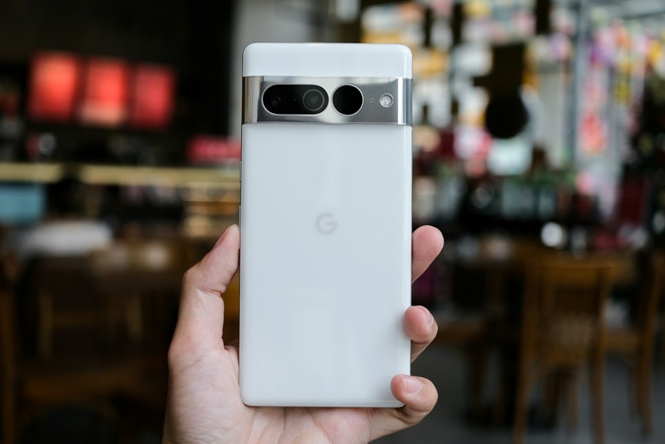 Google Pixel 7 Pro Review 2025: Is the Budget Tensor Flagship Still Worth Buying?
