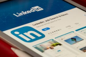 50+ Best LinkedIn Headline Examples to Attract Recruiters and Boost Your Profile Visibility (2025)