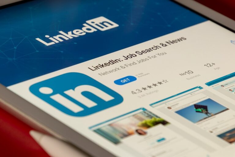 Best LinkedIn Marketing Tools for Business Growth in 2025