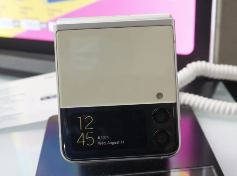 Samsung Galaxy Z Flip: Ultimate Buying Guide & Expert Review 2025