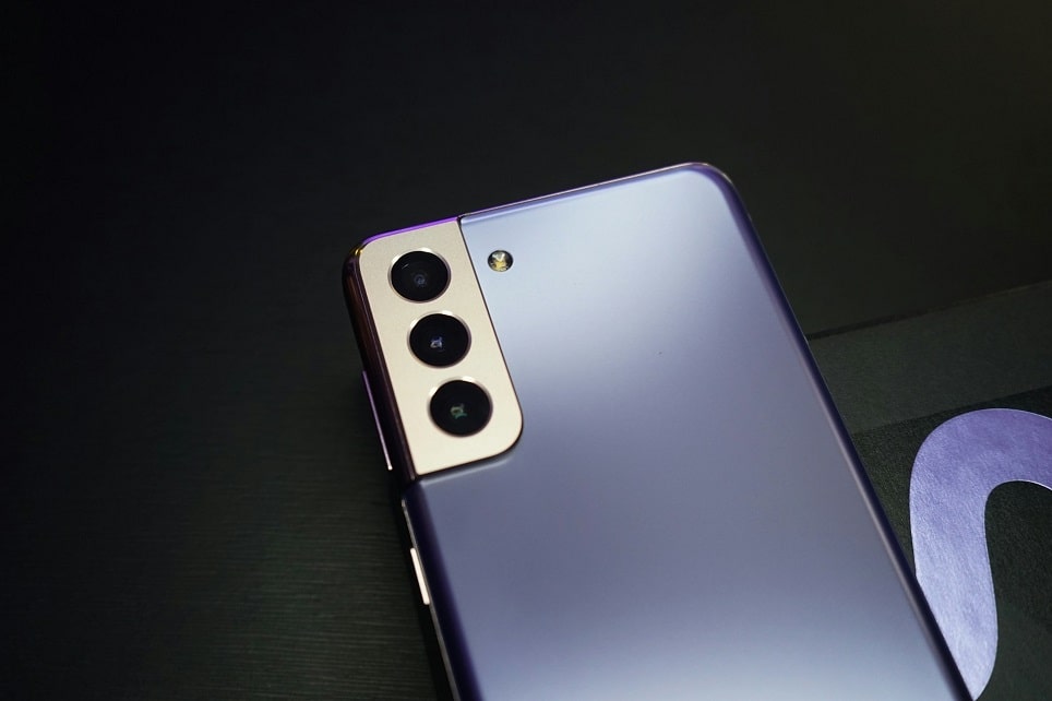 Samsung Galaxy S21 FE 2025 Review: Specs, Camera, Battery, Deals & Buying Guide