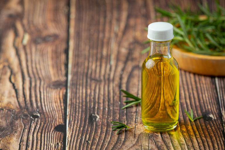 2025’s Top Natural Oils for Radiant Skin: Benefits & Application Guide