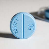 Zoloft (Sertraline Hydrochloride): uses, doses, interactions and side effects