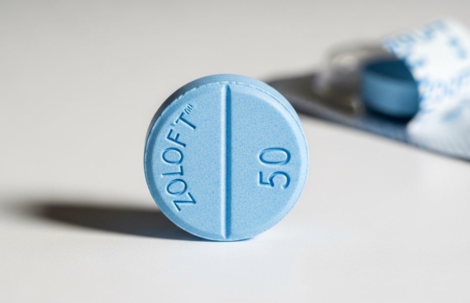 Zoloft (Sertraline Hydrochloride): uses, doses, interactions and side effects