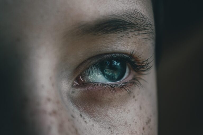 Pain Behind Eyes: Causes, Relief & Treatment Guide 2025