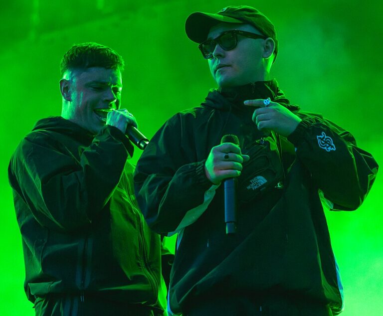 Glastonbury Highlights: Kneecap’s Bold Pro-Palestinian Message on Stage