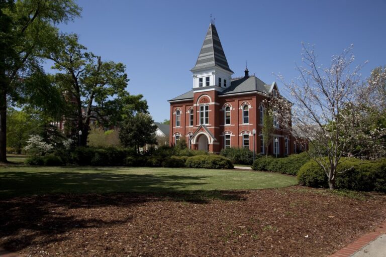 Auburn University: An In-Depth Look at History, Top Programs, Student Life, and Achieving R1 Research Excellence