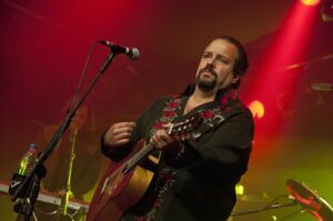 Raul Malo, Legendary Mavericks Frontman, Dies at 60 — Country Rock Mourns ‘Golden-Voiced Maestro