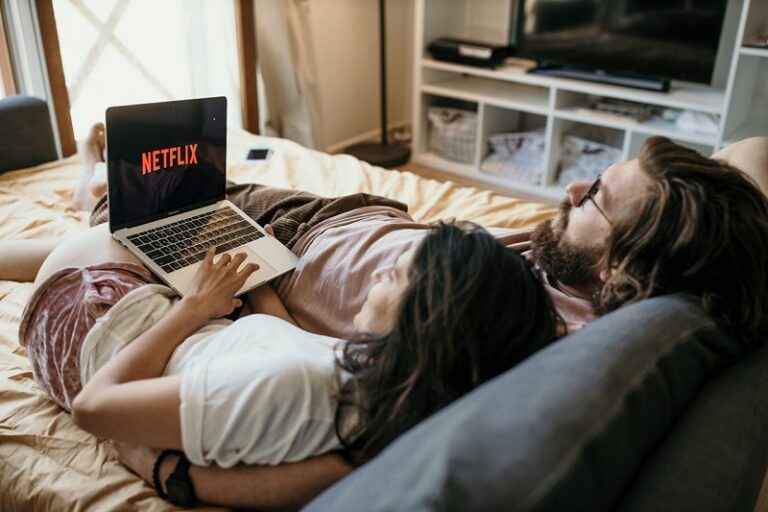 Netflix Extra Members: The Complete Guide to Account Sharing, Costs, and Setup (2026)